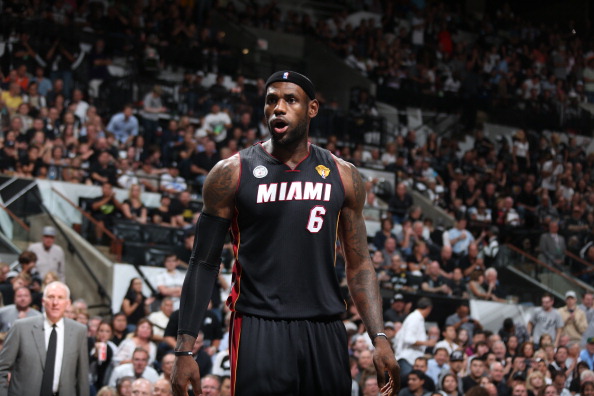 NBA公布最新一期MVP榜：约基奇、亚历山大和东契奇前三（NBA发布最新MVP排名：约基奇、亚历山大、东契奇位居前三）