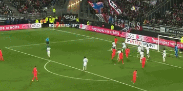 柏林联合主帅：我们的第一球越位5毫米，这种判罚简直是疯了（柏林联合主帅不满：首球仅越位5毫米，这判罚太离谱）