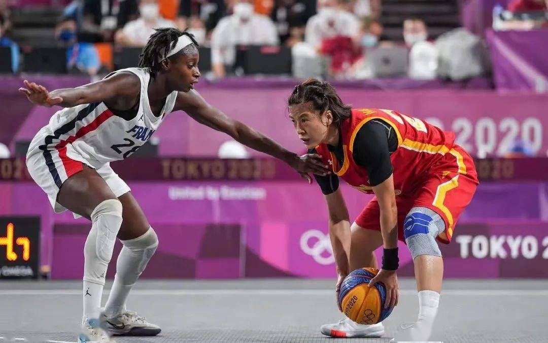 德劳伦蒂斯：现在取得的成就比肩马拉多纳？没有人能达到他的高度（德劳伦蒂斯：当下成绩能否比肩马拉多纳？他的高度无人可及）