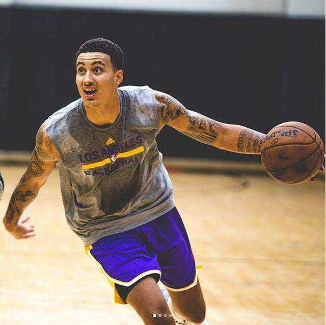 小孩哥！17岁卡尔成为欧冠最年轻连续3场进球球员（17岁新星卡尔创纪录，成欧冠最年轻连续三场破门球员）