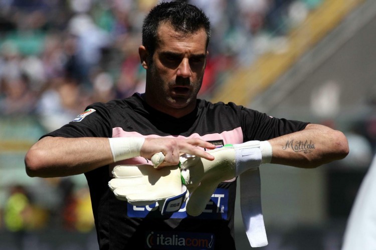 官方：法兰克福签下日本19岁左后卫小杉启太（法兰克福官宣19岁日本左后卫小杉启太加盟）