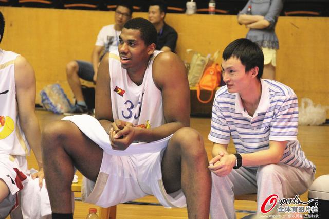 约基奇：我喜欢这样的身体对抗，看到教练为我出头的感觉很棒（约基奇：我享受强硬的身体对抗，教练替我出头让我感觉很棒）