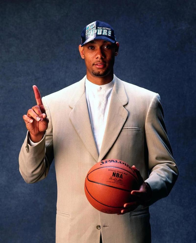 广东vs广州前瞻：徐杰胡明轩PK郭艾伦，徐昕战旧主（广东对阵广州前瞻：徐杰胡明轩对决郭艾伦，徐昕迎战旧主）