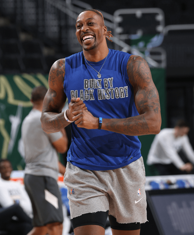 老詹连续上双纪录，篮球盛宴再续篇章（詹皇连续得分上双再创里程碑，篮球盛宴继续上演）