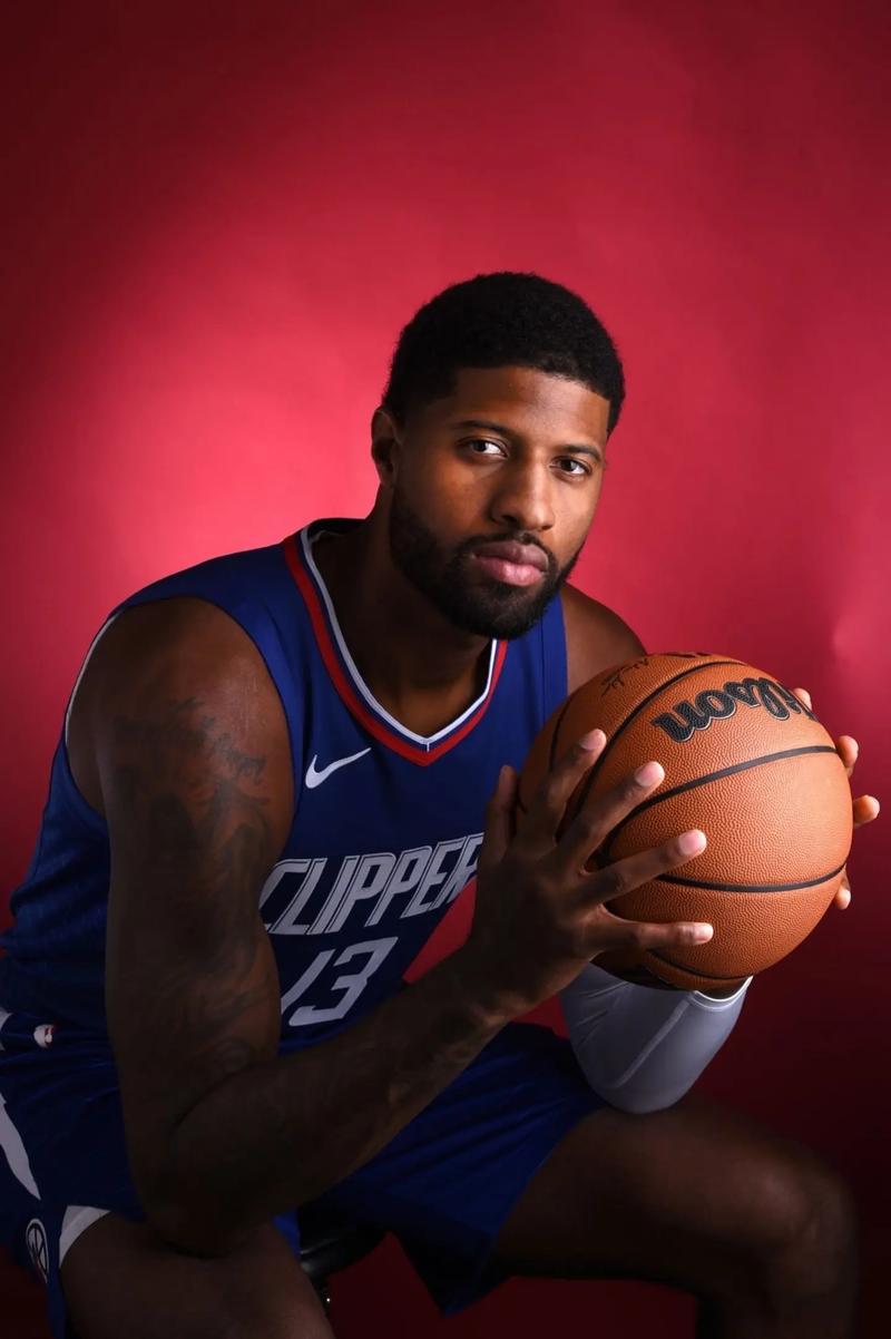 屡献争议判罚！西媒：皇马vs塞尔塔主裁可能被降回西乙执法（争议判罚频出，西媒称皇马战塞尔塔主裁或被降至西乙执法）