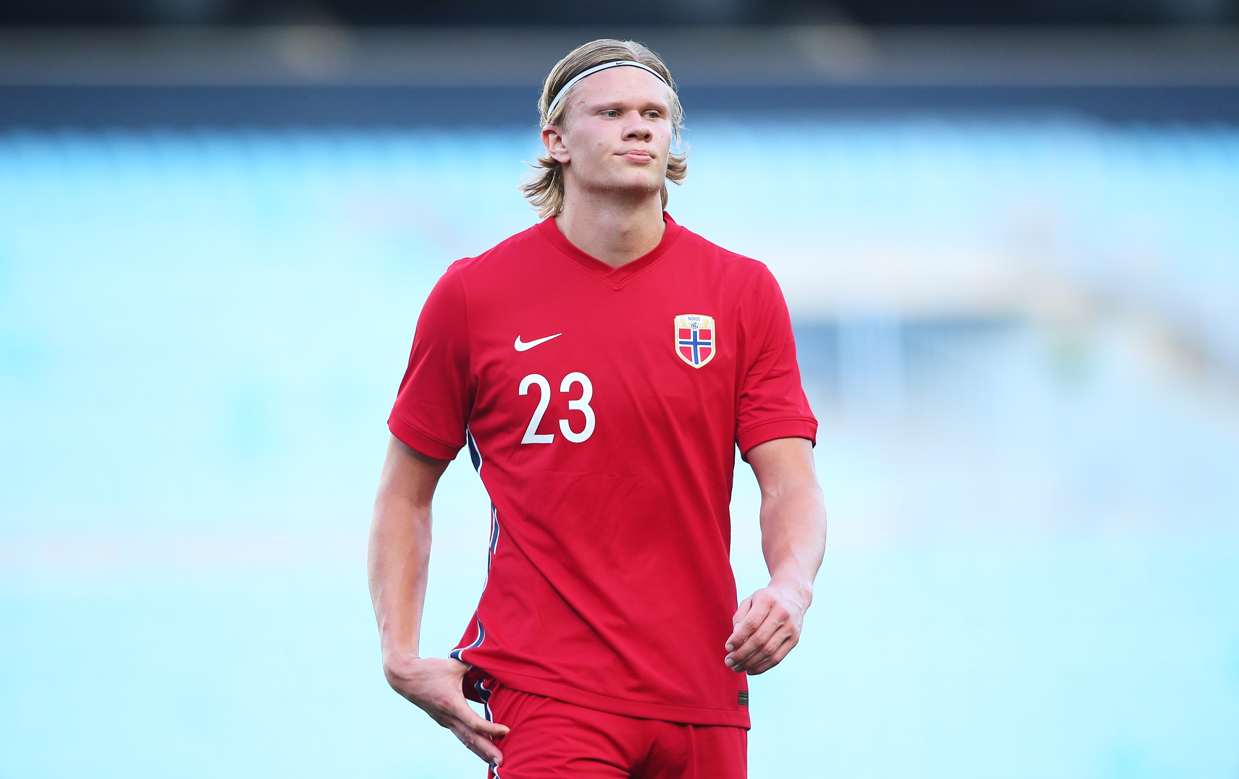 日媒：J2甲府风林45岁后卫山本英臣出轨球队死忠球迷妻子（日媒称：甲府风林45岁后卫山本英臣被曝与球队铁杆球迷之妻婚外情）