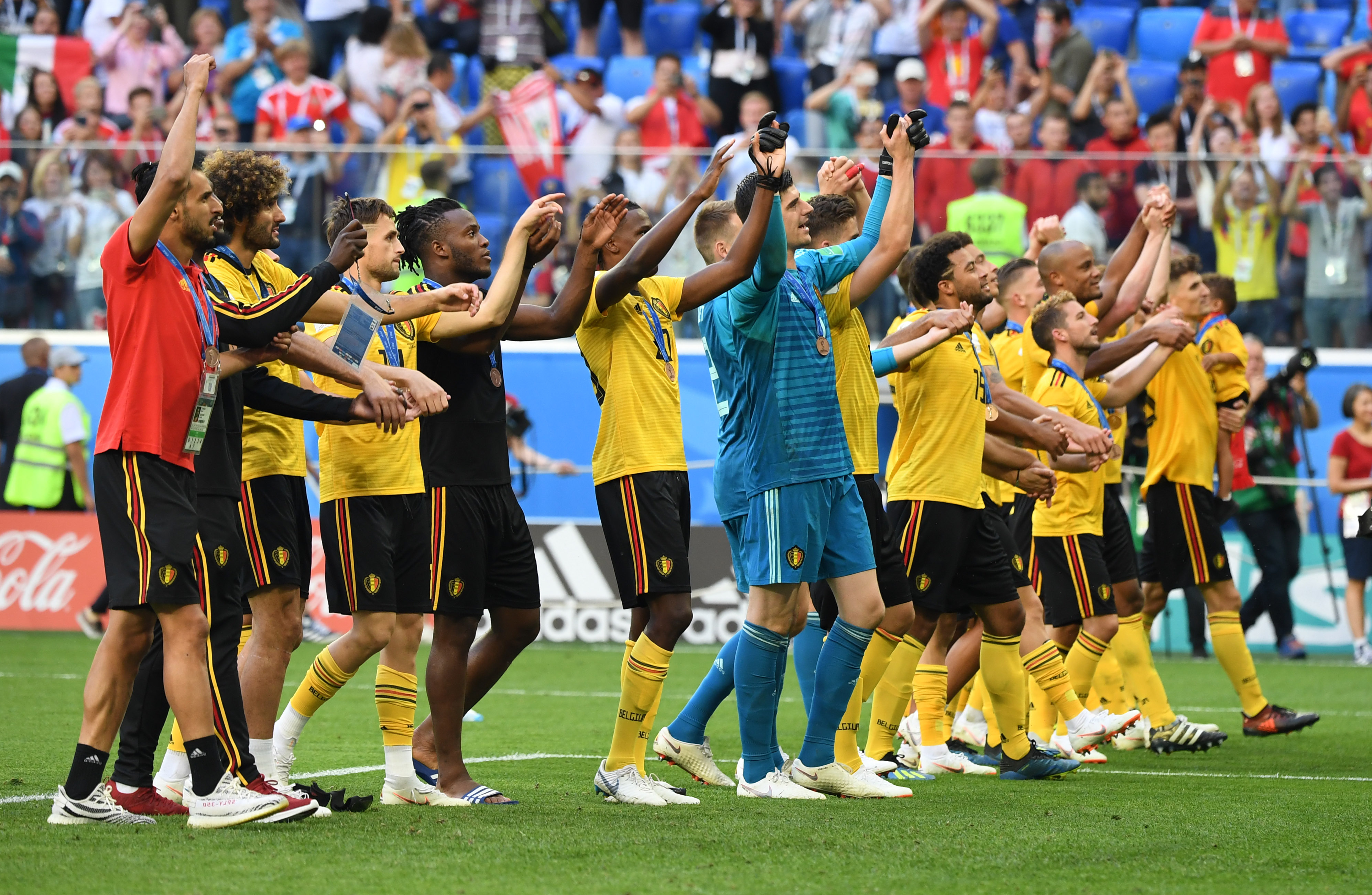 球迷：请你继续保持这个火力！（球迷：请继续火力全开！）