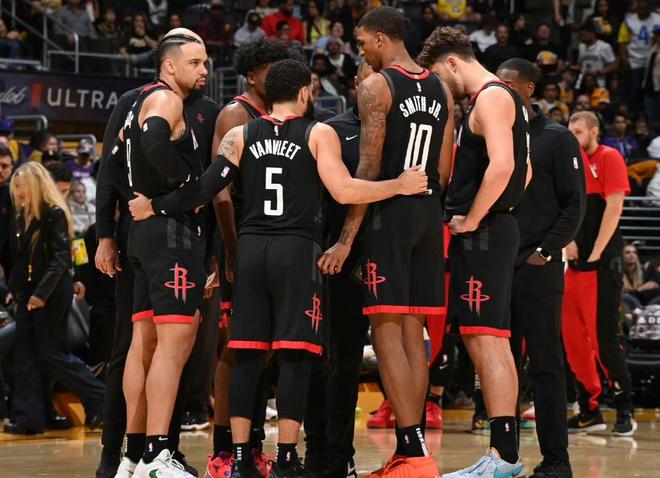 周日竞彩伤停：曼联多位核心缺席，萨索洛遭遇伤病潮侵袭（周日竞彩伤停速报：曼联多名主力缺阵，萨索洛深陷伤病潮）