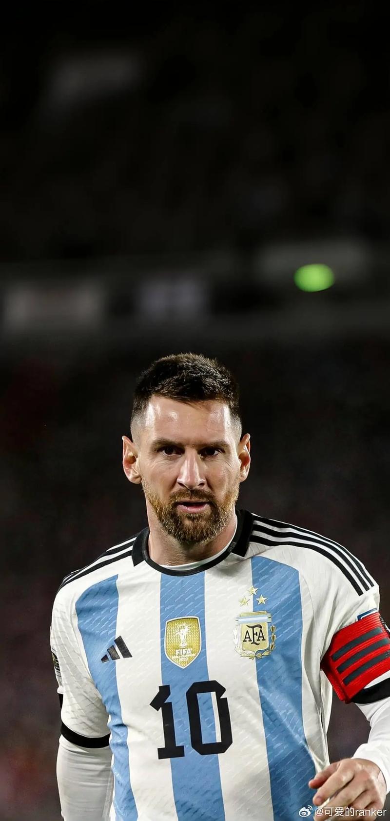 罗伯逊：萨拉赫是队史最佳之一，希望能继续与他并肩作战（罗伯逊：萨拉赫堪称队史传奇之一，盼与他继续携手征战）